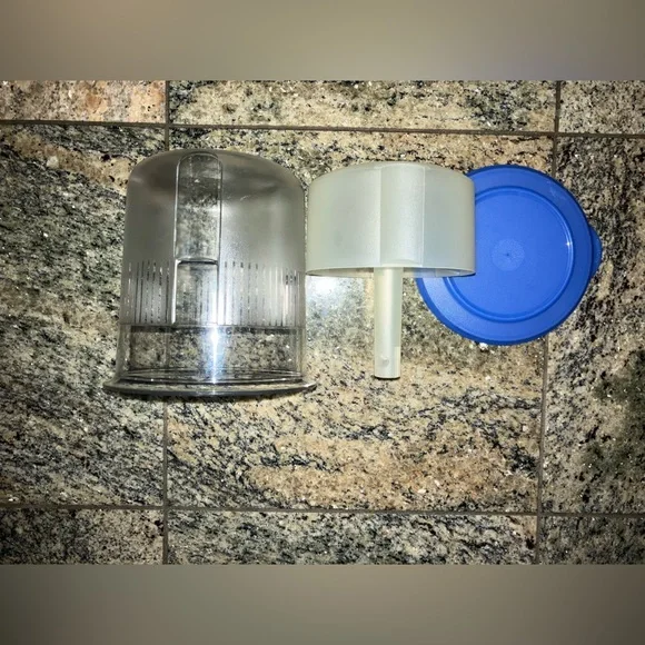 Tupperware Container - Picture 4 of 5